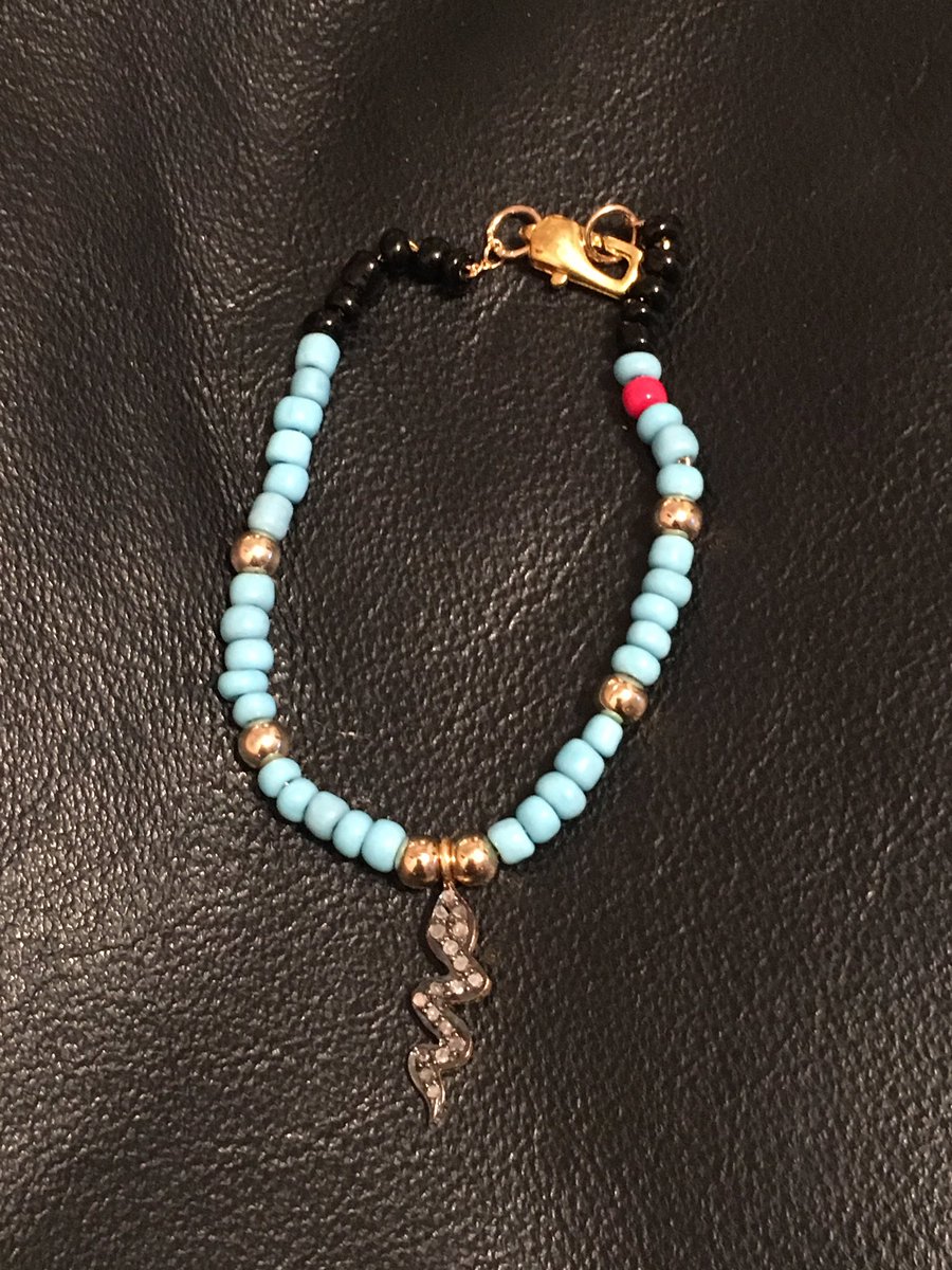 carlos70vera's tweet photo. My pieces keep going in style with #chicness @cverapieces #style https://t.co/kJnPxGlk6H