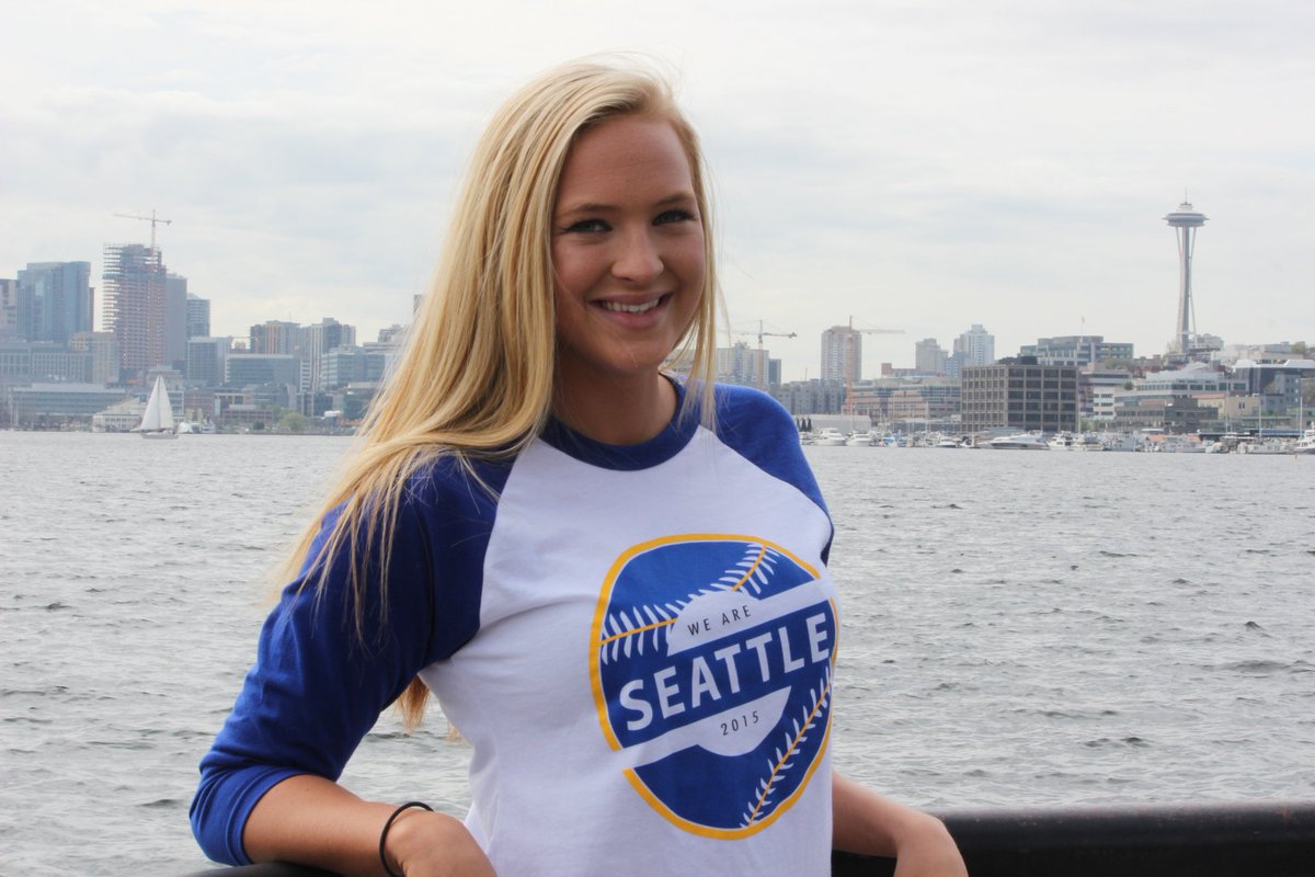 WeAreSeattleCC's tweet photo. 🎁 Shop 40%🔥off for you or your family this week with code HOMETOWN at https://t.co/uyPbkJa0qB. Made in Seattle on premium products #Local206 https://t.co/MLqeR7aPII