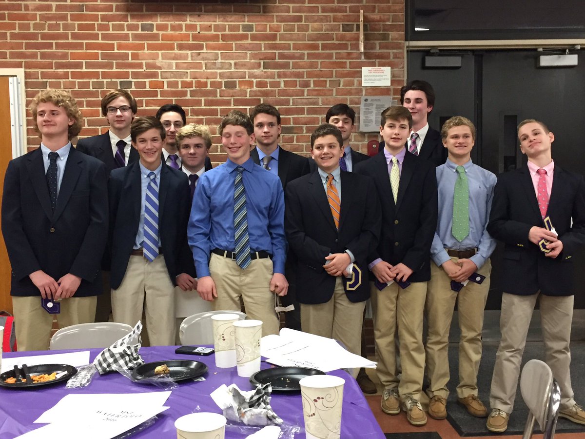 lnqueen69's tweet photo. Mount Saint Joseph JV water polo team.  Fantastic water polo banquet! @MSJGaels https://t.co/s6erpcXdlr