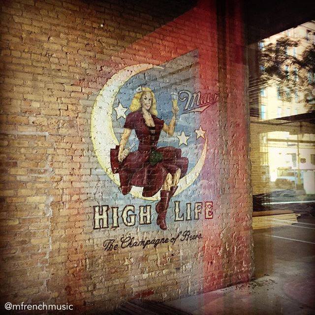 Lynster22's tweet photo. Beautiful tribute to High Life spotted in Minneapolis. Murals like this could only mean one thing: there’s good beer inside. https://t.co/wJNyMnmfdl