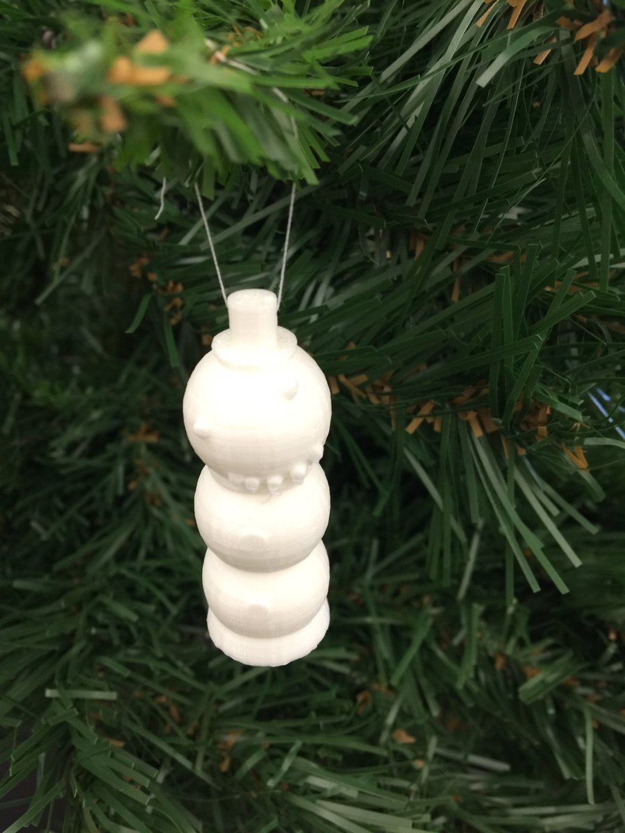 CRILibrary's tweet image. Our 6th grade 3D Christmas ornament design project is off to a great start! #wearebranson #makerspace #3Dprinting #makerbot #tinkercad