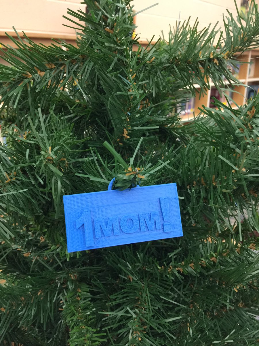 CRILibrary's tweet image. Our 6th grade 3D Christmas ornament design project is off to a great start! #wearebranson #makerspace #3Dprinting #makerbot #tinkercad