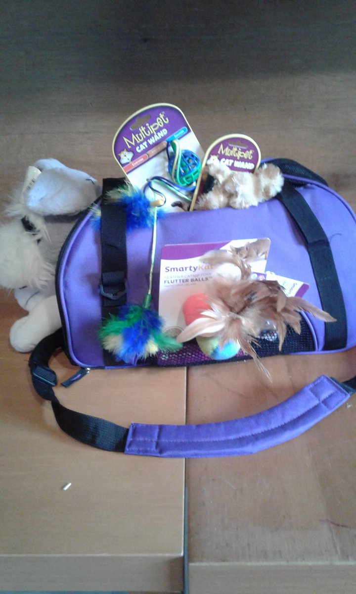 CharmCityAnimal's tweet photo. Still time to donate just $10 to enter into our raffle to win a basket with new items in it https://t.co/q6ShKEqshM #GivingTuesday https://t.co/mCh0N2JyE2