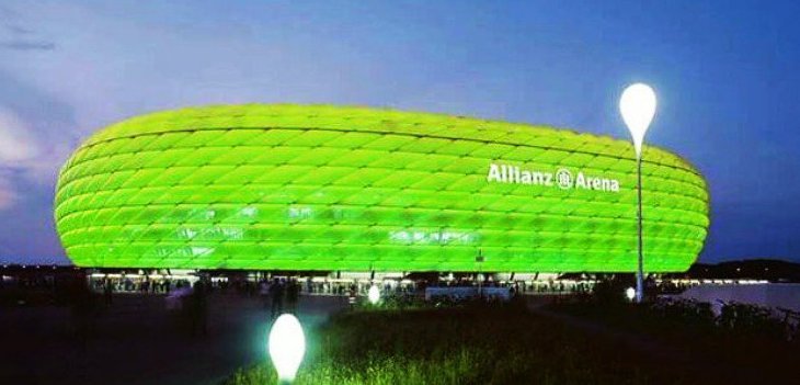 UpalabraMX's tweet photo. #FuerzaChapecoense 🇧🇷

Estadios y monumentos en el mundo se pintan de verde en homenaje a las víctimas de la tragedia área de ayer. https://t.co/8jAeu7OG2X