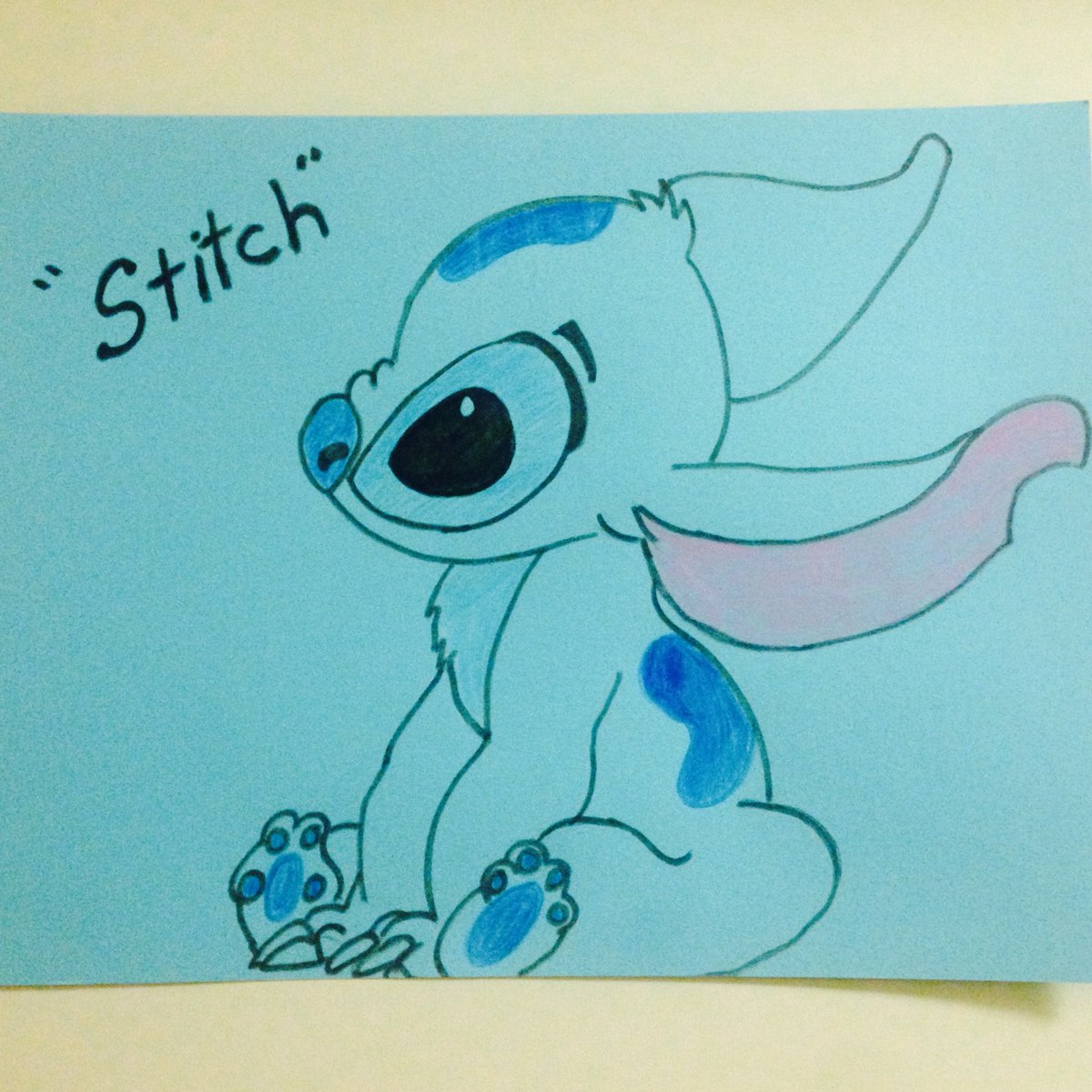 Rabguin's tweet photo. My mom made me this picture of stitch, and taped it to my door. Anything to make me smile. ❤️ #lovemymom #adorable https://t.co/HkkJFB7EoT