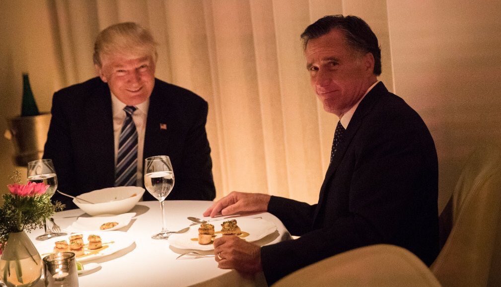 meakoopa's tweet photo. i dont think the date at the table next to me is going well https://t.co/OhKVgEVoJa