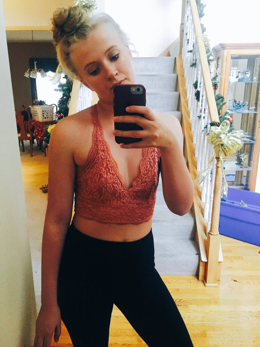 Ignitedwilk's tweet photo. #bodypositivity finally embracing all my stomach rolls, small boobs, no booty and I'm so happy💛 #ilovemyself https://t.co/II4HAY4vVp