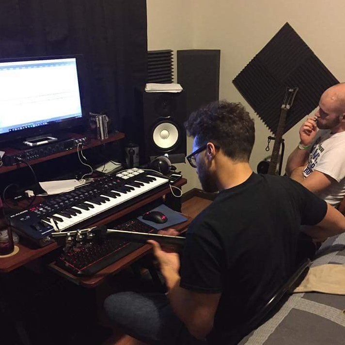 Hallow_Point's tweet photo. In the midst of pre-pro and Brandon even has time to teach Aaron how to play guitar. Such a nice guy. #HPAlbum2 #Riffage https://t.co/IERATPHDy7