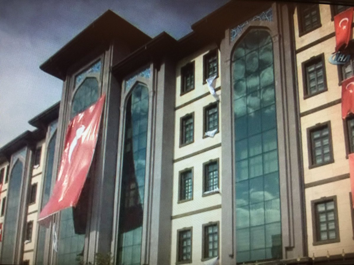 ertgrlalbyrk's tweet photo. Soldaki çocuklarımızın yanarak can verdiği yurt,sağdaki aynı gün aynı ilde açılan 6 milyon 639 bin liralık müftülük binası!
Başka sorum yok! https://t.co/bNiTVaZHV2