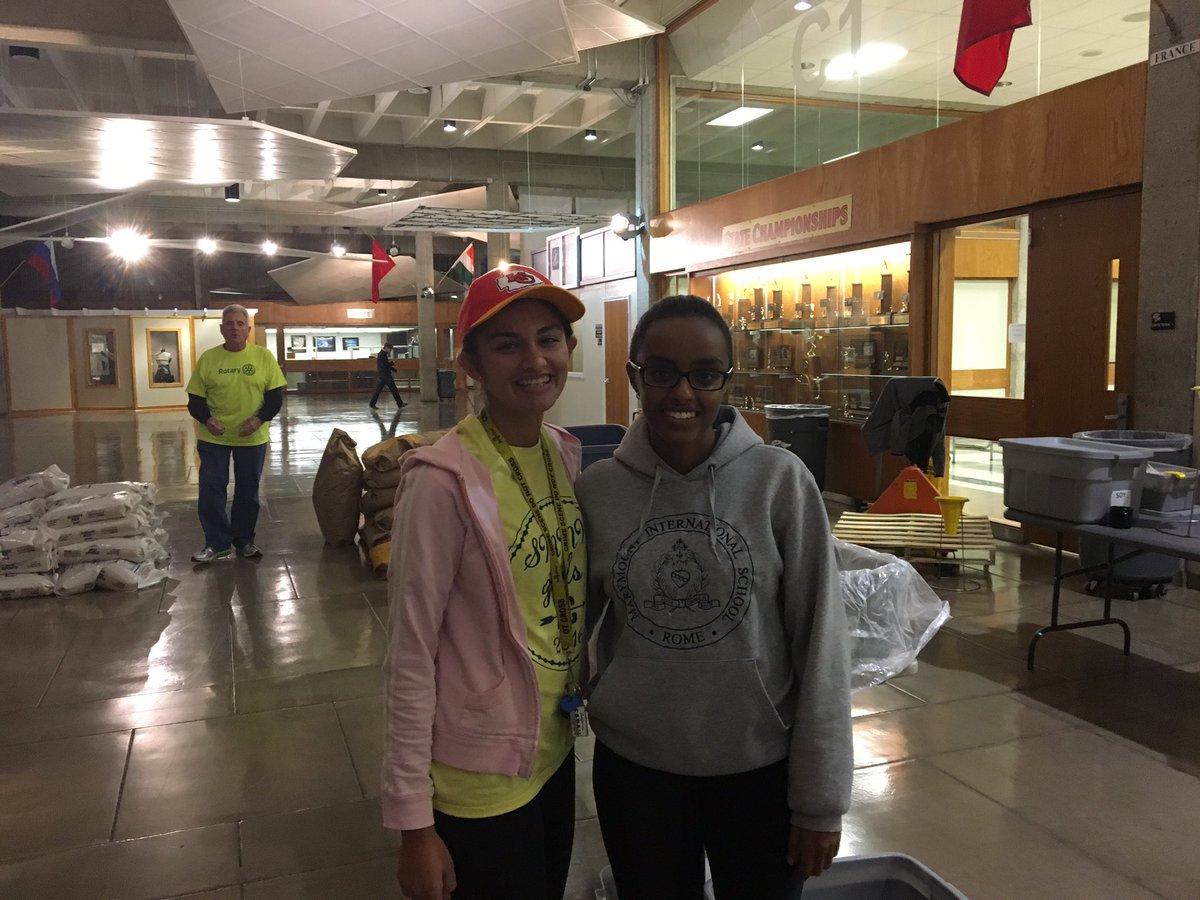 Setting up for #StopHungerNow at SMNW <a href="/smnw_office/">SMNW Office</a> <a href="/theSMSD/">SM School District</a>