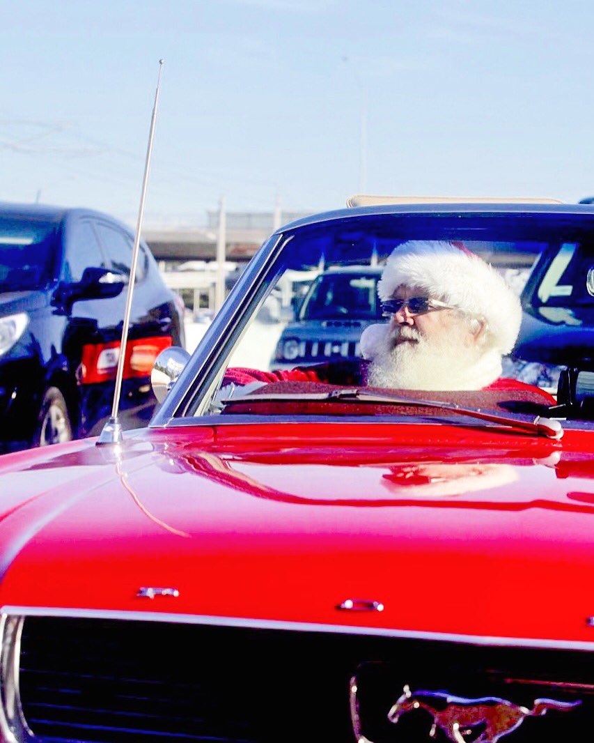 detail_perth's tweet photo. Santa is on his way to the beach - meet us at Cottesloe in half an hour! #lakesidejoondalup https://t.co/RG5p2E4nmD