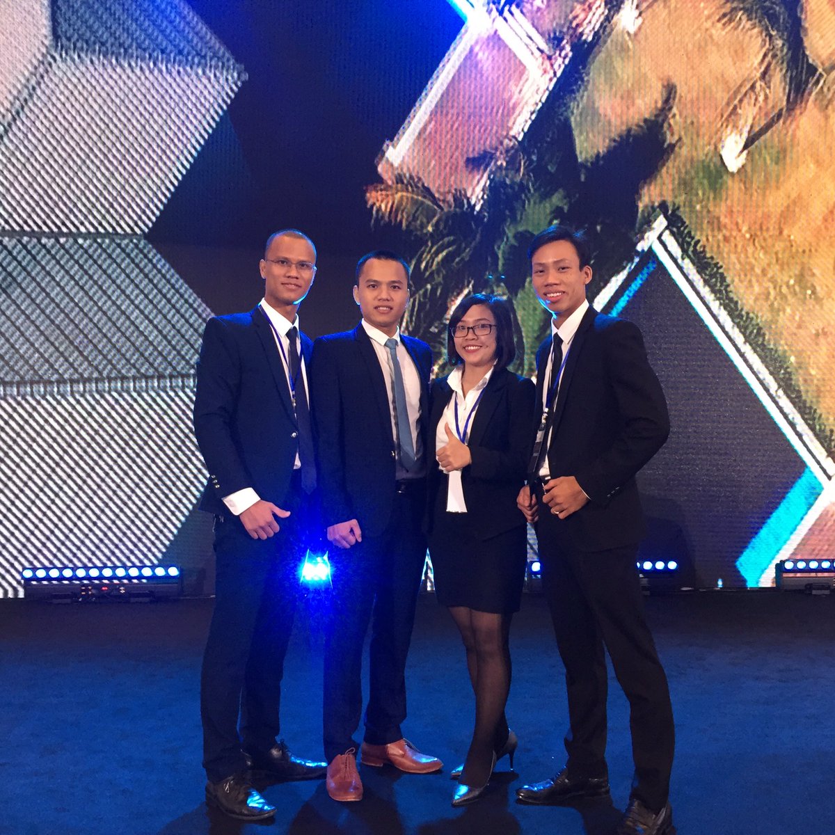hanh404's tweet photo. We are do we are success 
We are champion 
Advisers from real eastate in vietnamese 
Call: +84969335195 https://t.co/nXbheKxM3W