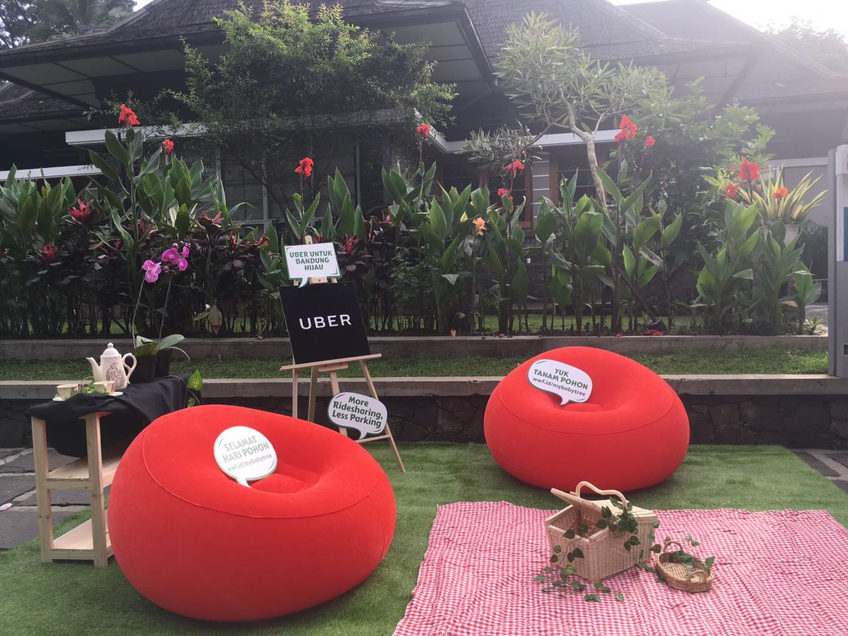 DianSafit_RI's tweet photo. #UberKEBUN transforming 14 parking space in 4 cities into pop up parks. Imagine ur cities w/ more parks than parking https://t.co/l3vcsB3SPA
