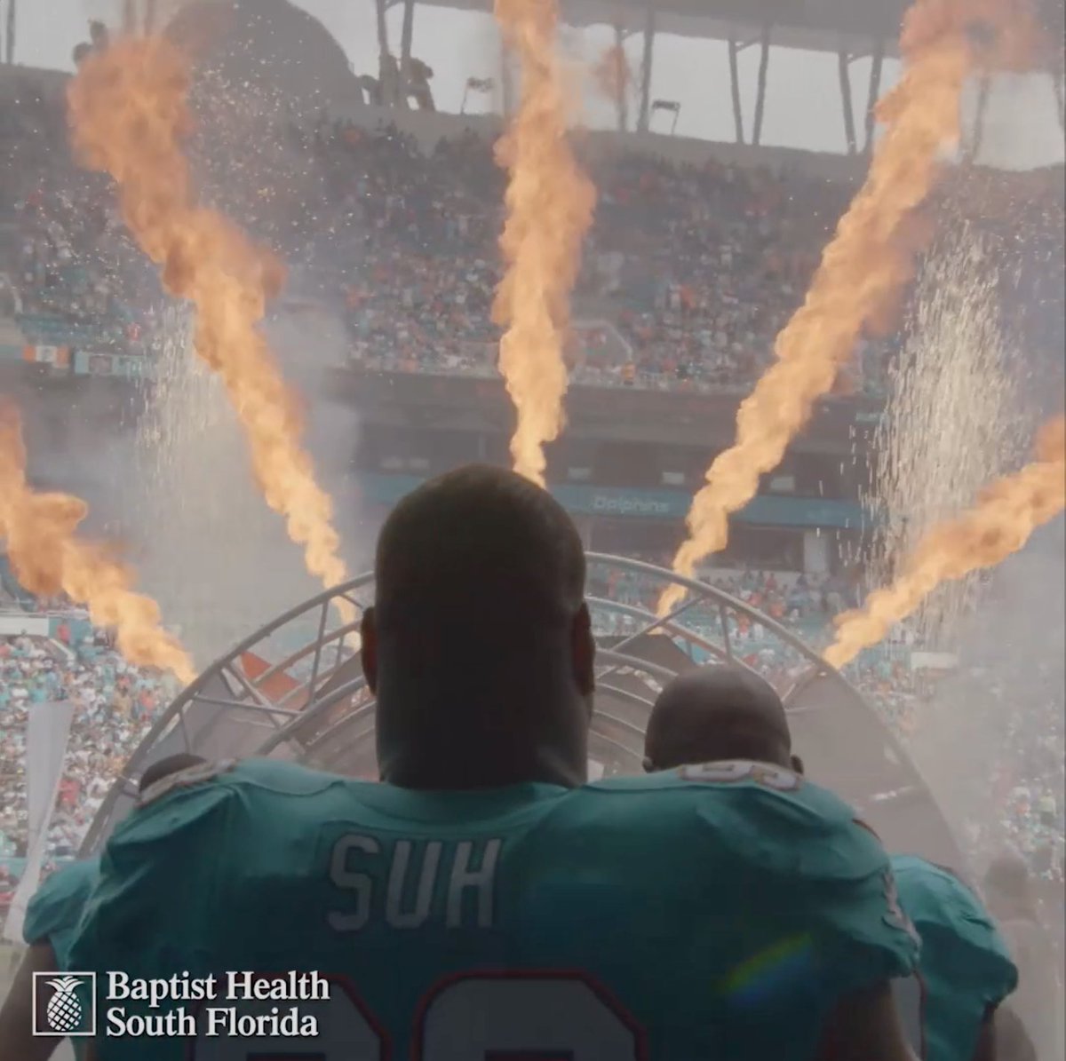 "Strive to work as a unit, an make plays for one another."  One-on-one @NdamukongSuh presented by @BaptistHealthSF https://t.co/8YvjreGifT