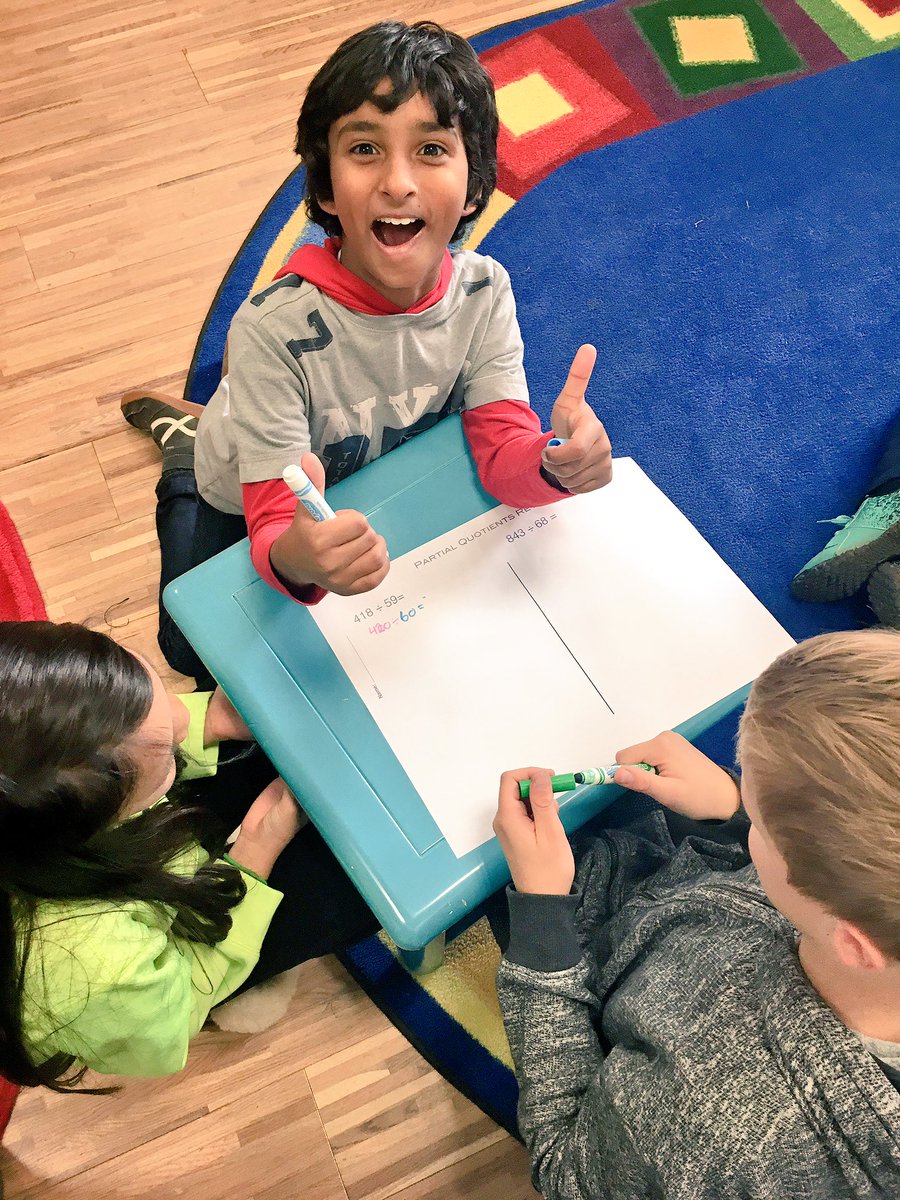 serzinclioglu's tweet photo. #5thGrade practicing #partialquotient method with #collaborative #math. #saspudong #mathchat #teamwork @SASchina @daveyneill https://t.co/X2RRhAPqlW