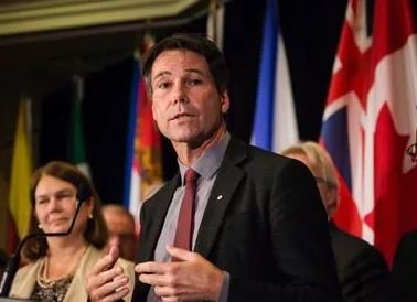 TheTorontoSun's tweet photo. #TOSunEditorial: Paging @DrEricHoskins. https://t.co/vZsbdCpstd #onpoli https://t.co/mwJ3z0pwf3