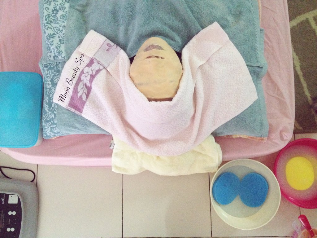scarveys's tweet photo. Preparation utk bride to be. Facial at your home 😘👍🏻💕 rt pls 🙏🏻💕 @Twt_weddingmy https://t.co/ubg0Q6Lglx