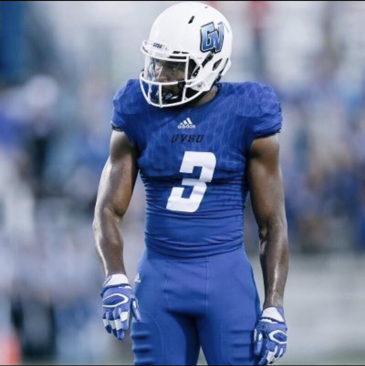 Brendann3x's tweet photo. Blessed to receive a Scholarship Offer to Grand Valley State University #AnchorUp⚓️ #BeatFerrisState 🔵🔵 https://t.co/L8mWEotI7W