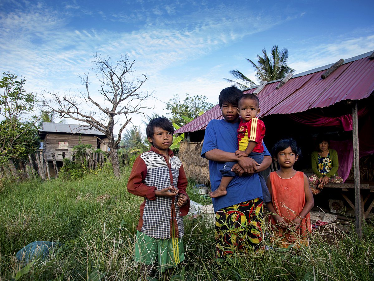 FredHollows's tweet photo. #AustralianAid helps "build stability and reduce poverty in our region," @Senator_CFW told #APAC2016. See our work: https://t.co/viVk7CS00d https://t.co/uFlqHgcwNH