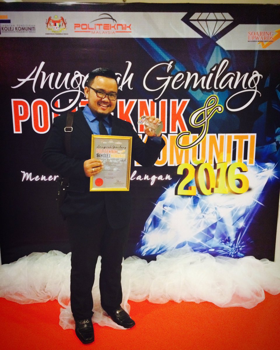 DatukFarisFitri's tweet photo. Thanks semua yg sentiasa di kala susah dan senang. Anda semua juga pendorong semangat saya 💪🏻🌹😘 https://t.co/kluLhjC65S