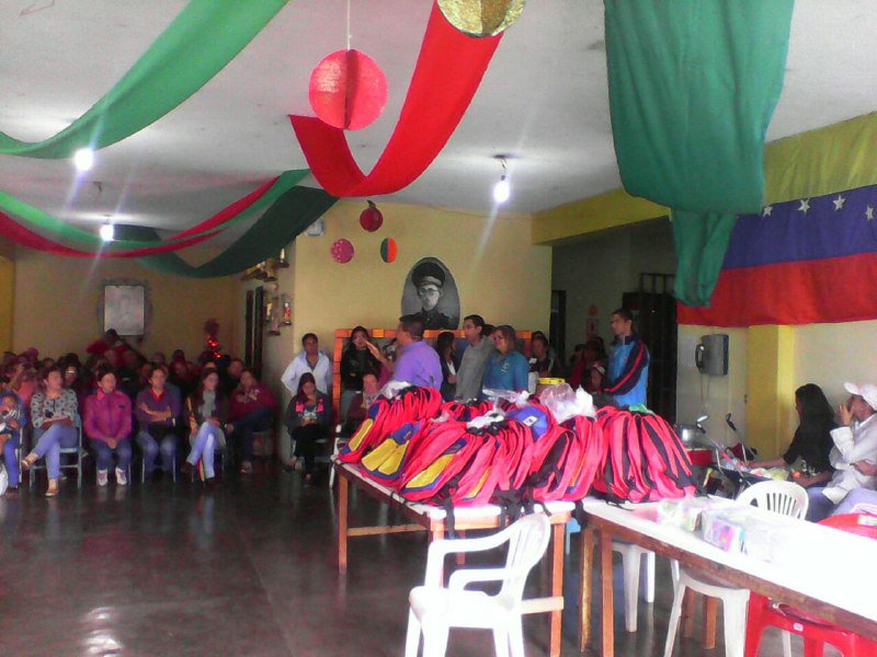 mineducacion_ve's tweet photo. 360 niños y niñas de la UEE Eleazar Lopez Contreras municipio Libertador del estado #Mérida recibieron su morral tricolor https://t.co/KY6gtqxwvY
