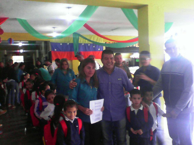 mineducacion_ve's tweet photo. 360 niños y niñas de la UEE Eleazar Lopez Contreras municipio Libertador del estado #Mérida recibieron su morral tricolor https://t.co/KY6gtqxwvY