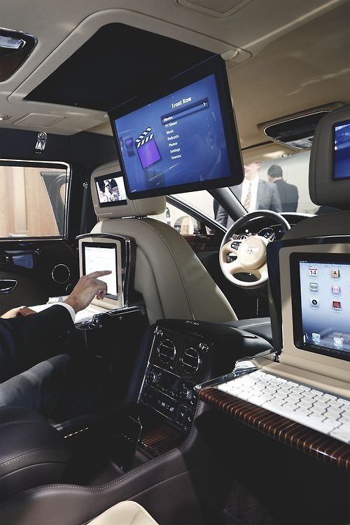 YoItsRichness's tweet photo. mobile office https://t.co/5XBOnDkfGb