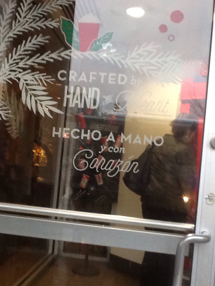 Lori22_CU's tweet photo. Vi este anuncio en la puerta de Starbucks en Calle 168. Hay mucha gente hispanohablante en este barrio. #2101fran https://t.co/W6kCSLfUeI