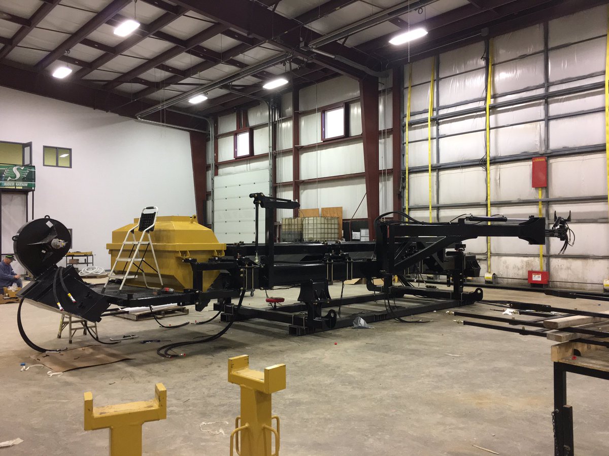 corybeaujot's tweet photo. @SeedMasterMfg toolbars & #Novas headed to Australia soon to @sunrseag. #precisionmetering looks like a #toboggan https://t.co/q0WI3t6WEr
