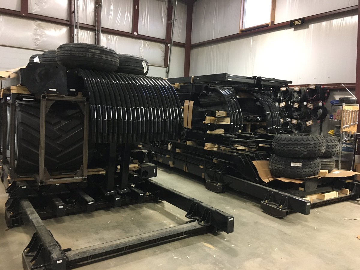 corybeaujot's tweet photo. @SeedMasterMfg toolbars & #Novas headed to Australia soon to @sunrseag. #precisionmetering looks like a #toboggan https://t.co/q0WI3t6WEr