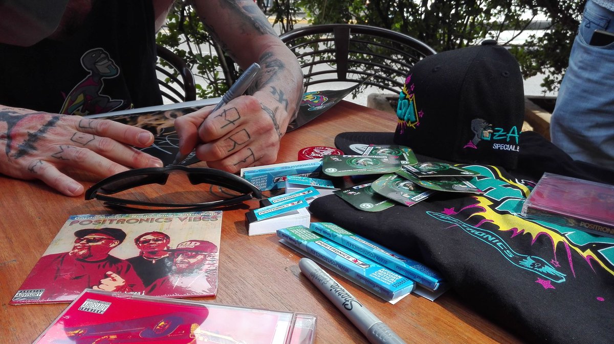 KristyVentas's tweet photo. Parte de lo que fue el lanzamiento de LA CHIZPA en #CañamoGrowshop y la entrevista a #MundoGrowshopTv... Nos vemos en la Expo Weed!! https://t.co/6OlmpqMyYk
