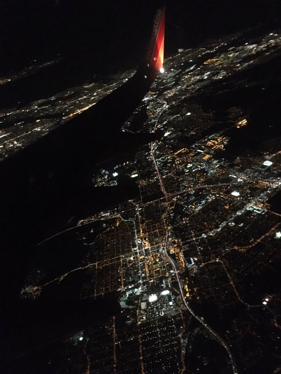 Miracle_Mayne's tweet photo. L.A so pretty at night 😩😍❤️️ https://t.co/8Y8gp0AyhF