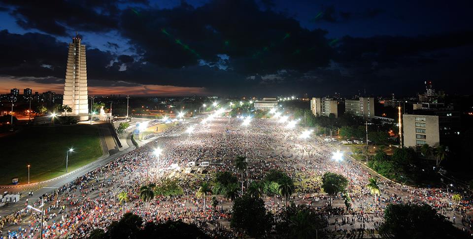 #YoSoyFidel Así responde La Habana, Cuba, que desborda la Plaza de la Revolución #HastaSiempreComandante