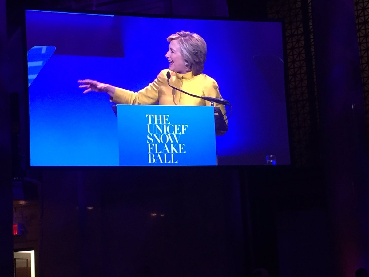 DavidUshery4NY's tweet photo. Hilary Clinton surprise appearance just now to intro @katyperry #SnowflakeBall #UnicefSnowflake https://t.co/3wh2Zc2BwG