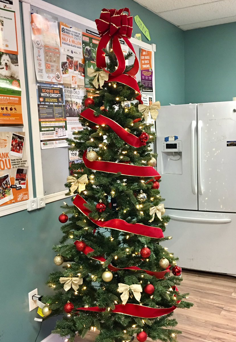 USAA_Alison's tweet image. Holiday Lead Generation Contest!🎄Goal = Whole Store Participation!🎯💯@THDServices @BenCabrera_THD #associateinvolvement #leads #HappyHolidays