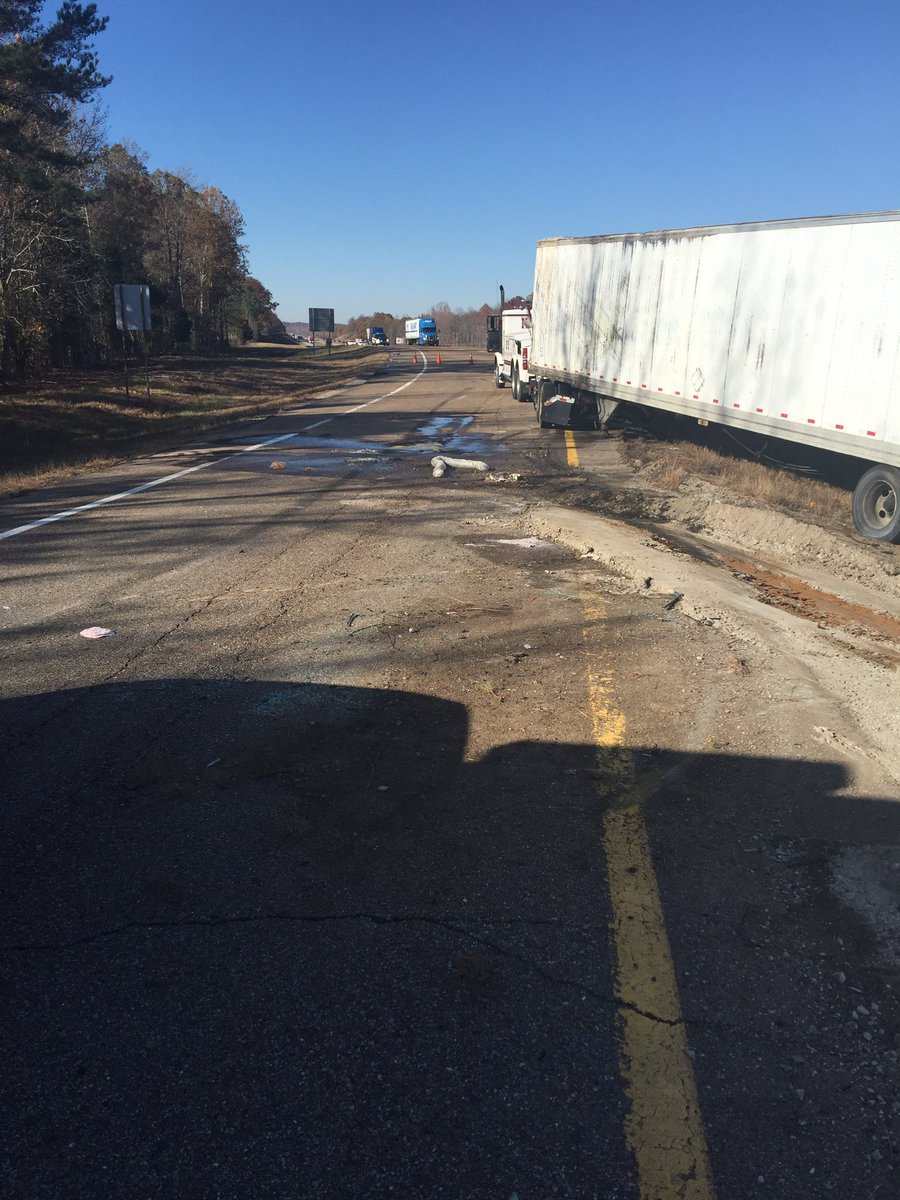 Highwayenv's tweet photo. Nashville crew working a excavation from a fuel spill. Busy couple days. https://t.co/Zv5aE2jNl3