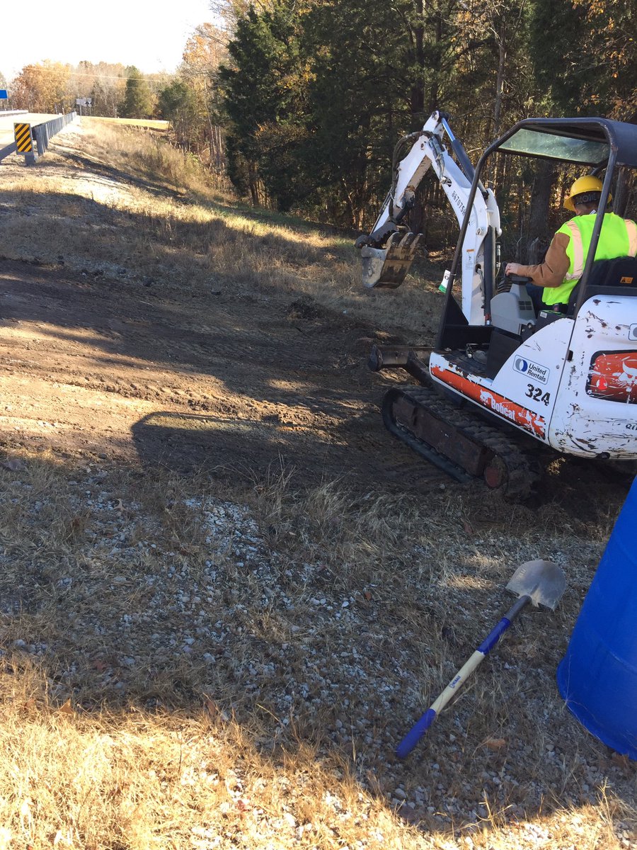Highwayenv's tweet photo. Nashville crew working a excavation from a fuel spill. Busy couple days. https://t.co/Zv5aE2jNl3