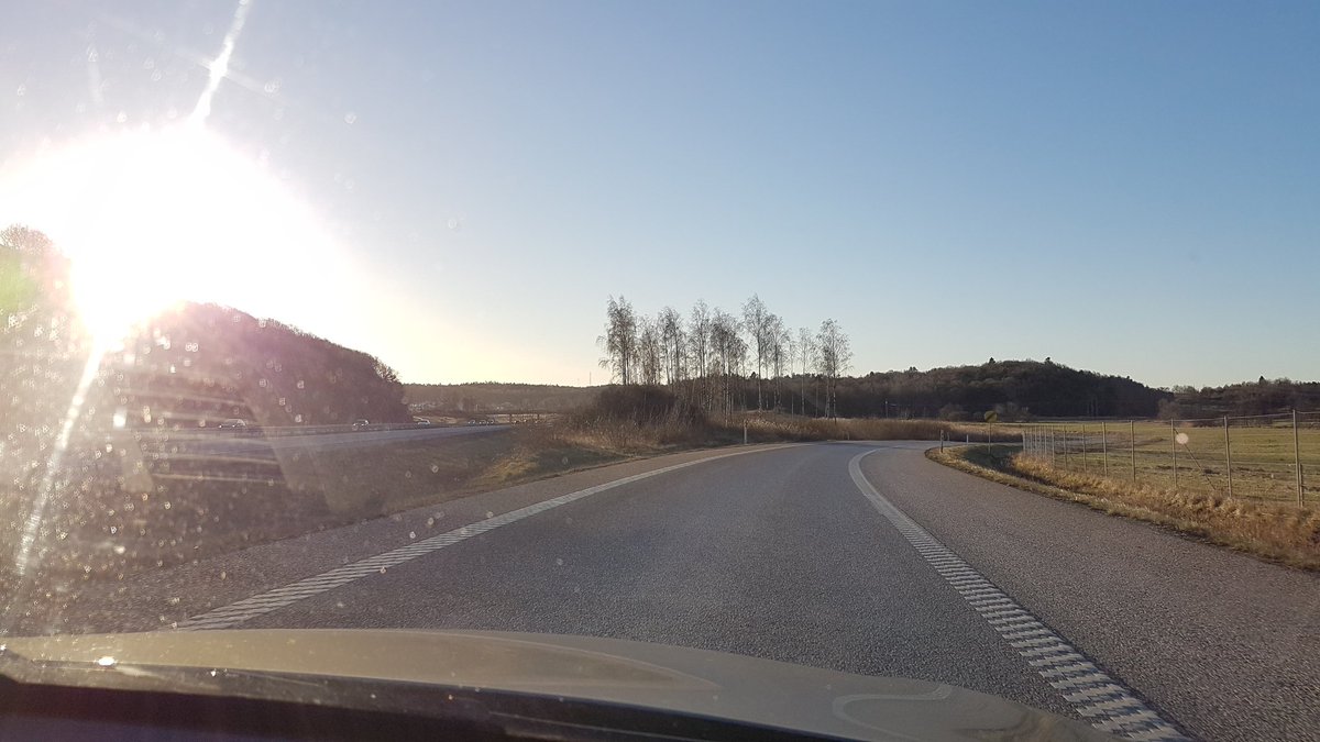 SwedenOnABudget's tweet photo. Had some really nice winter weather this weekend. Perfect for a roadtrip! #sweden #travel #roadTrip https://t.co/xLIXl9oRMz