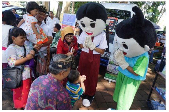 BPOMDenpasar's tweet photo. Pompi dan Omi jalan jalan ke Kampung KB https://t.co/gZiWkrWK8s @BPOM_RI @WidoEndang #RENBPOM2016 https://t.co/2q511HlbHO