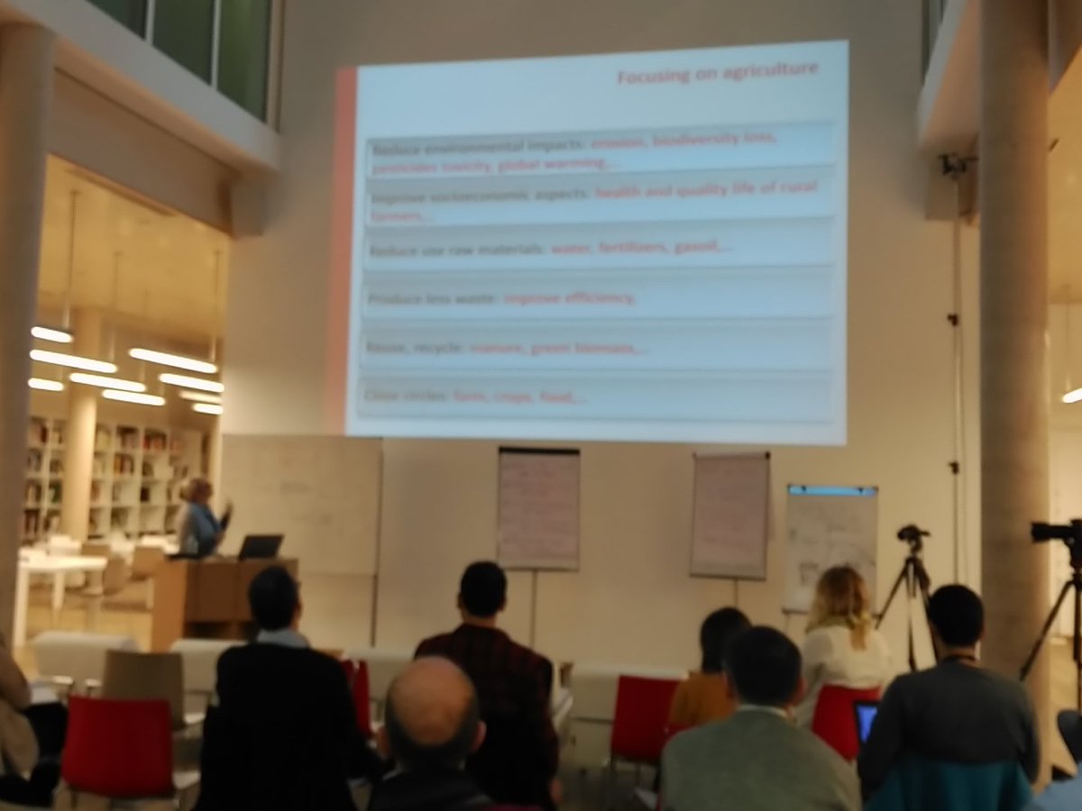 vlcilab's tweet photo. Continua @CatalystVlc en @lasnaves. Tota una setmana dedicada a l'economia circular. https://t.co/a7r0VG9vRV