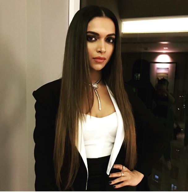 Our Piku <a href="/deepikapadukone/">Deepika Padukone</a> wins the International Woman Of the Year Award.
#EsquireAwards 2016
Way To Go Girl ❤️❤️❤️
