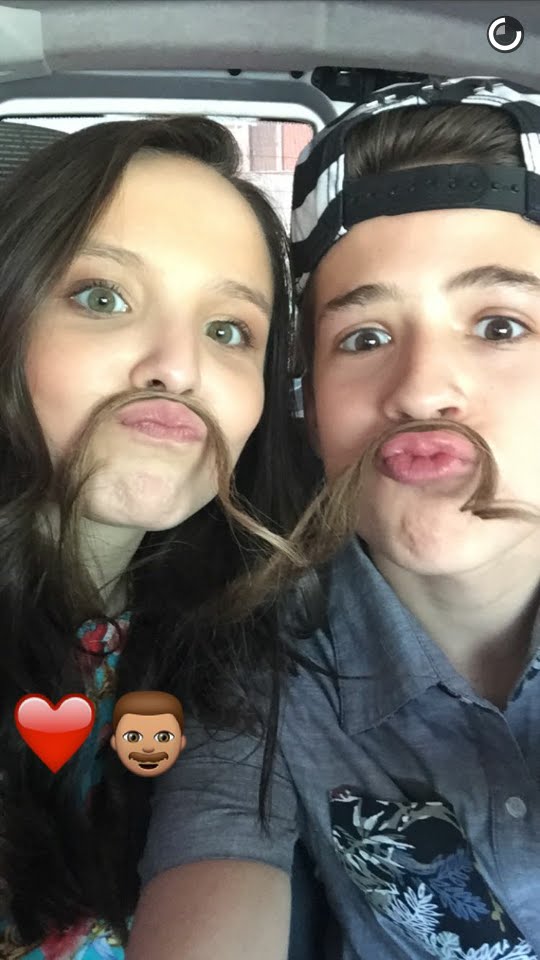 Dois palhaços né filha kkkkkk @oficia_juu