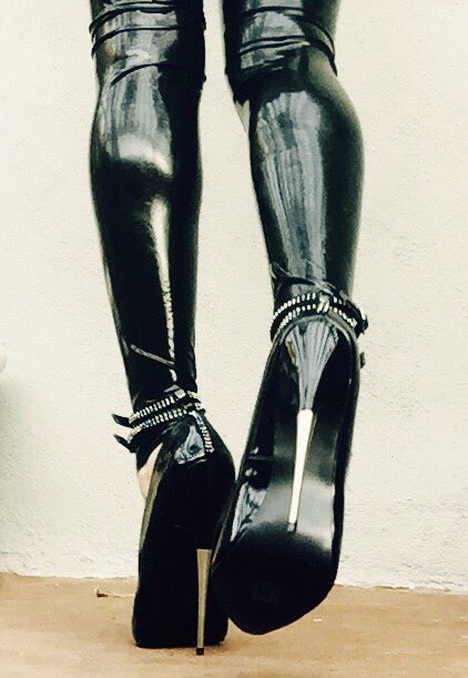 In case you forget how perfect I am.

you can worship at My heels.

#heelworship #heelfetish #metalheels #assworship #shoefetish #footslave