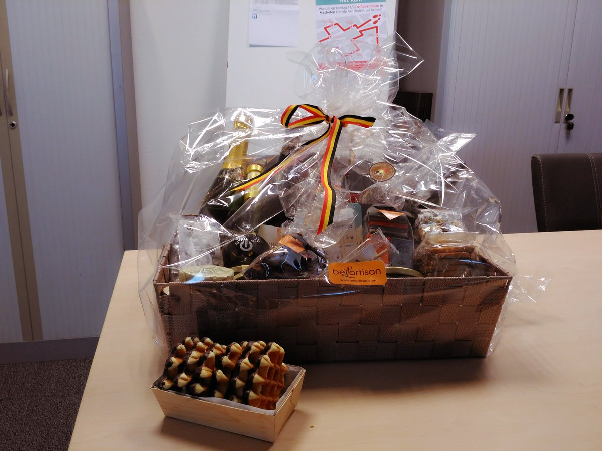 VdBroeck_A's tweet photo. Bedankt voor de fijne samenwerking! #belartisan Wij genieten ondertussen van al dat lekkers :) https://t.co/aMh7ZQWuPi
