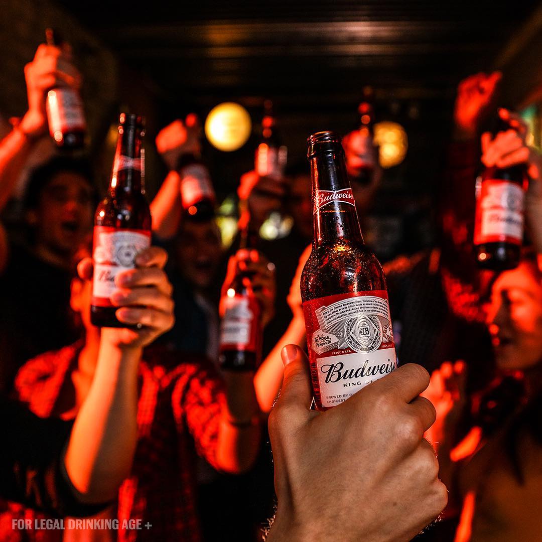 budweiserjp's tweet photo. 懐かしい仲間に再開できるこの時期。昔話しながら飲めるのも、このメンバーだからできること!
#バドワイザー #budweiser #BudsUp https://t.co/Riz1WQm8q9
