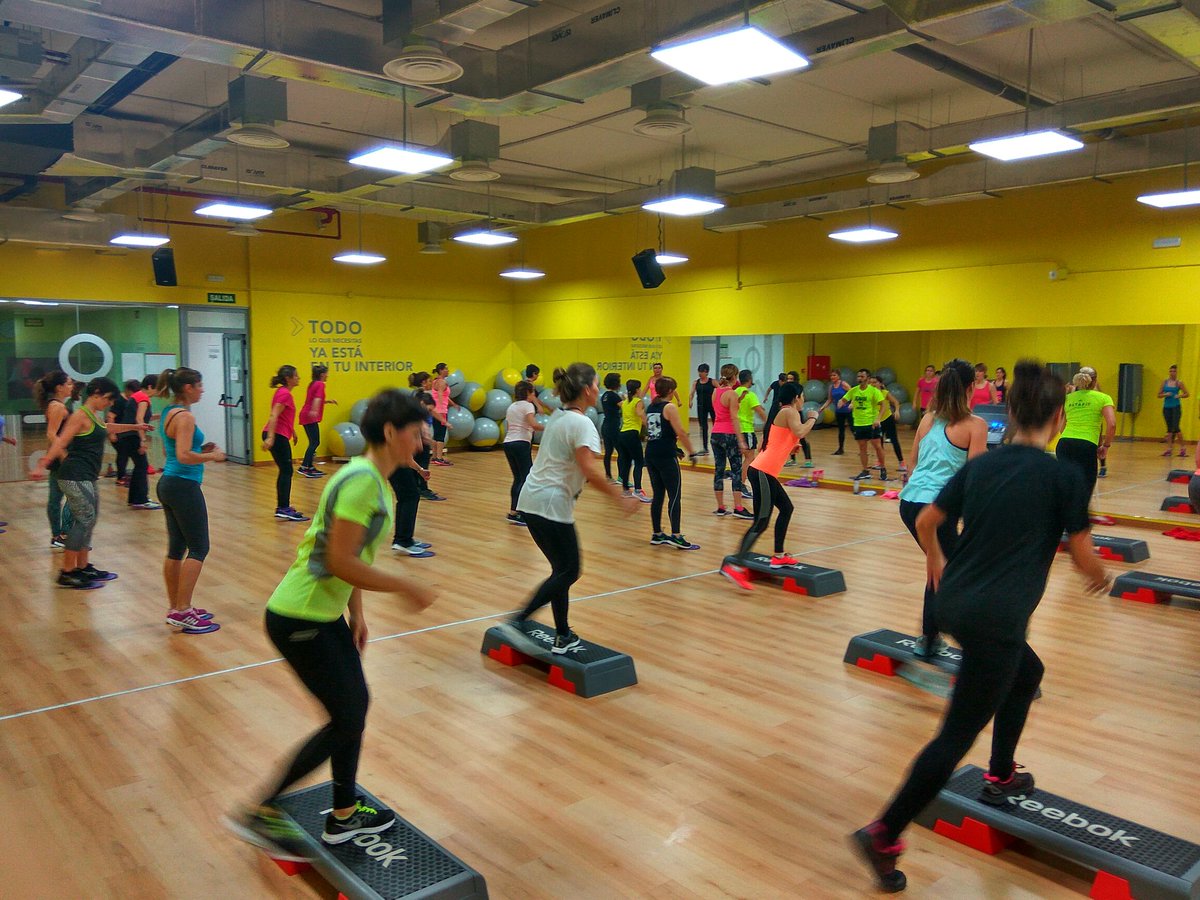 Asbern75's tweet photo. Espectacular clase GAP Slide&amp;Step en @altafit #Logroño con Gus y @BanesaZumba https://t.co/eErypumK2W