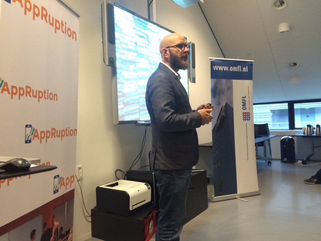 AppRuption's tweet photo. Vandaag deelt @jamesveenhoff zijn kennis met ict studenten #appruption @nieuwebieb @WindesheimFlevo #inspirationtalk https://t.co/yrnDxRueIW