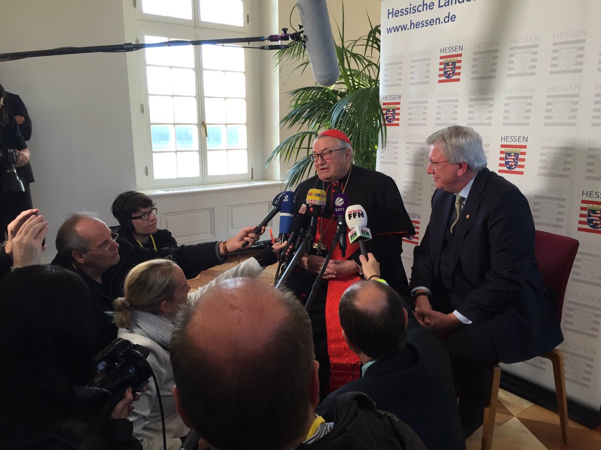 Pressekonferenz im Sitzen: Kardinal Lehmann wird heute die Wilhelm-Leuschner-Medaille verliehen <a href="/hessenschau/">Hessenschau</a> #wiesbaden