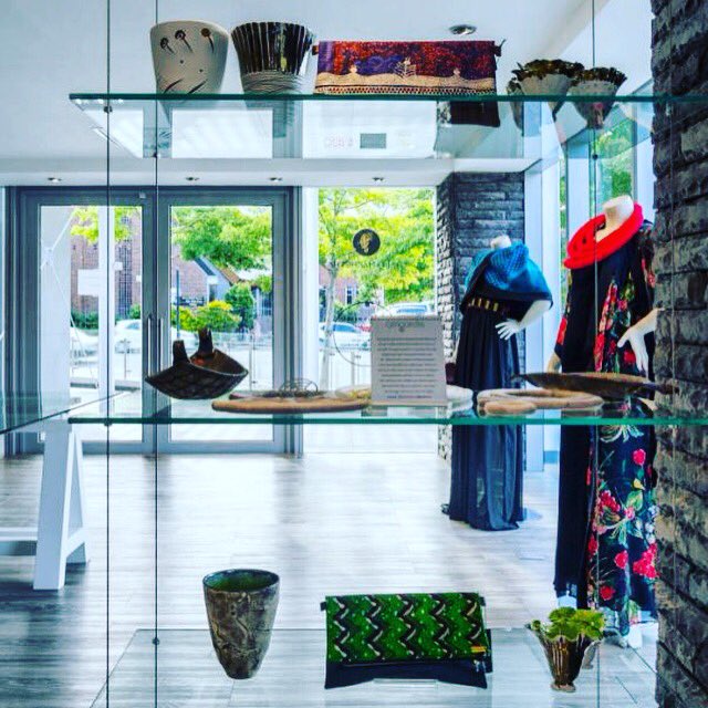 tmcollective_sa's tweet photo. @oneofeach handbags @afrigarde neckpieces @TMakCC capes @Ruff_Tung dresses @ImisoCeramics_ #instore #proudlysa #capetown https://t.co/2mlg4QF31f