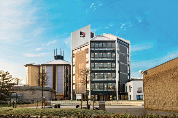 GradsInGames's tweet photo. And we're visiting our last uni of the tour @bournemouthuni! Joining us are @OxyOxspring & Dan Chambers from @nDreamsVR #GITG16 https://t.co/dybK0Q3vEg